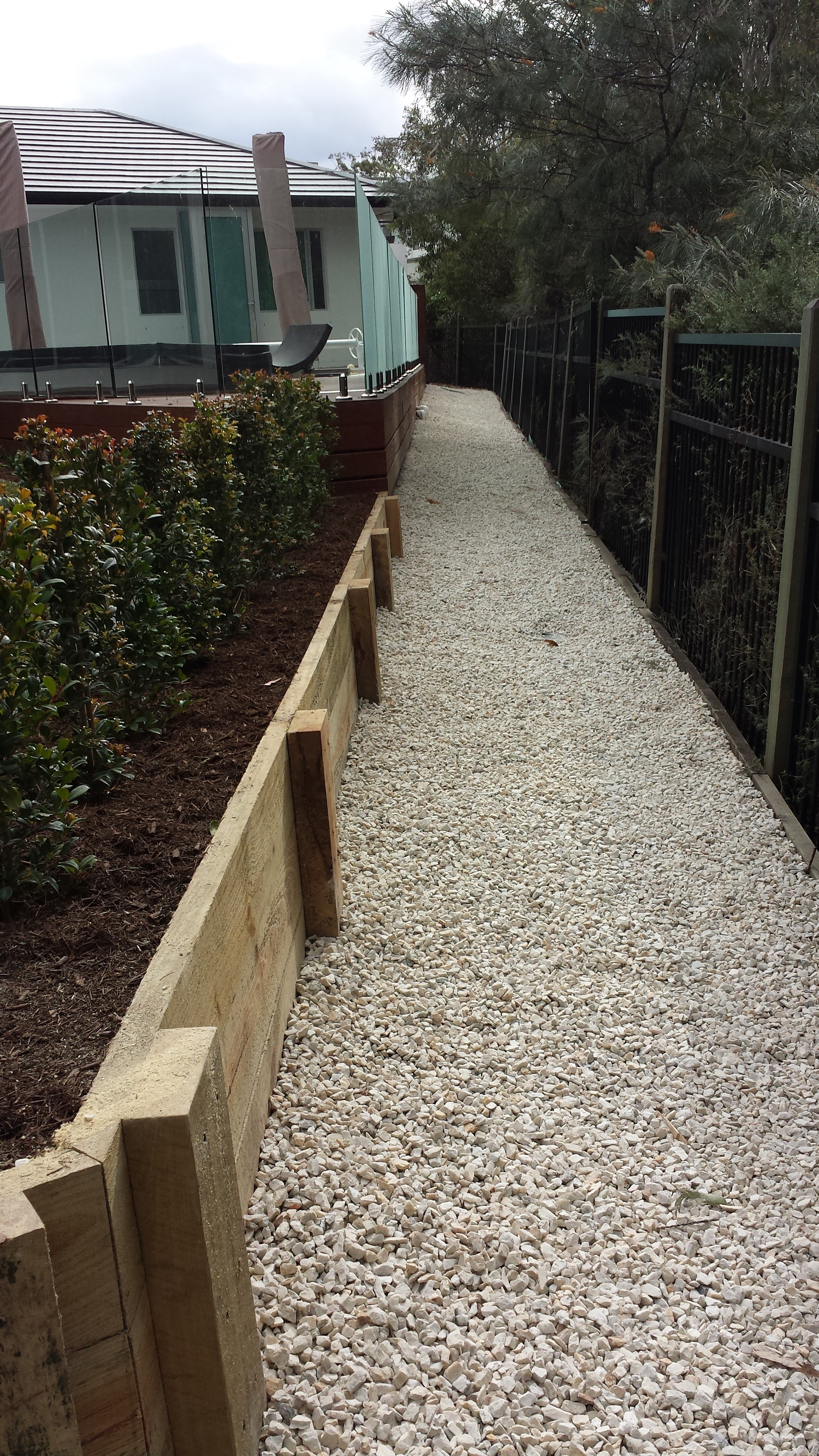 White Crucs 20mm pebble